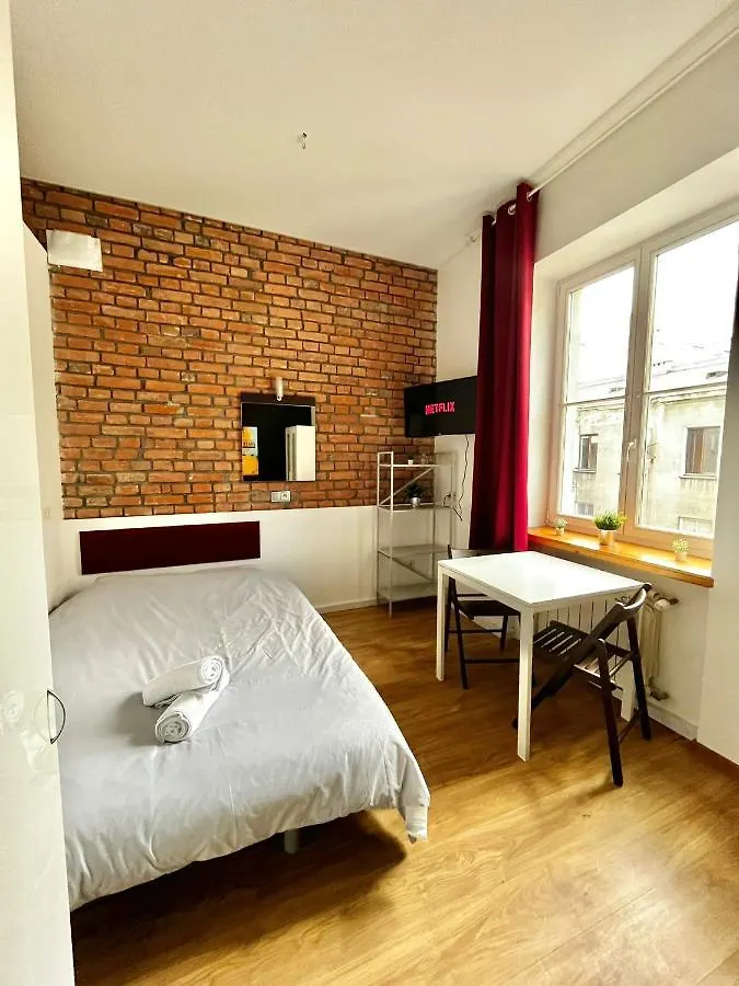 Bezagenta Rooms Centrum Варшава Хостел