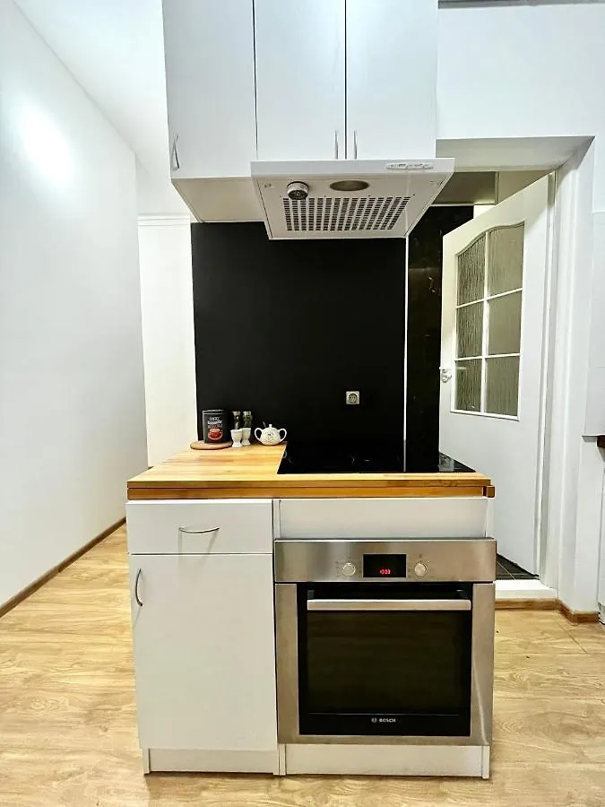 Bezagenta Rooms Centrum Варшава Хостел
