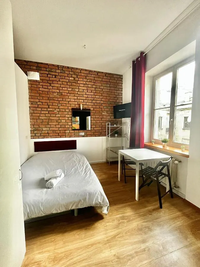 Bezagenta Rooms Centrum Варшава Хостел