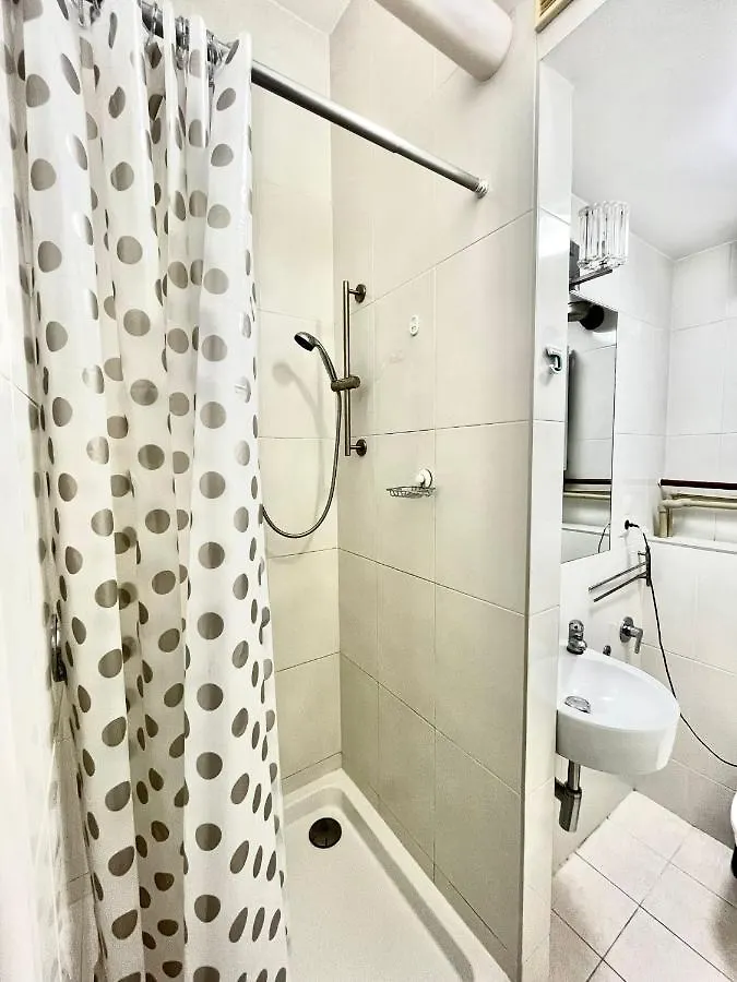 Bezagenta Rooms Centrum Варшава 0*,
